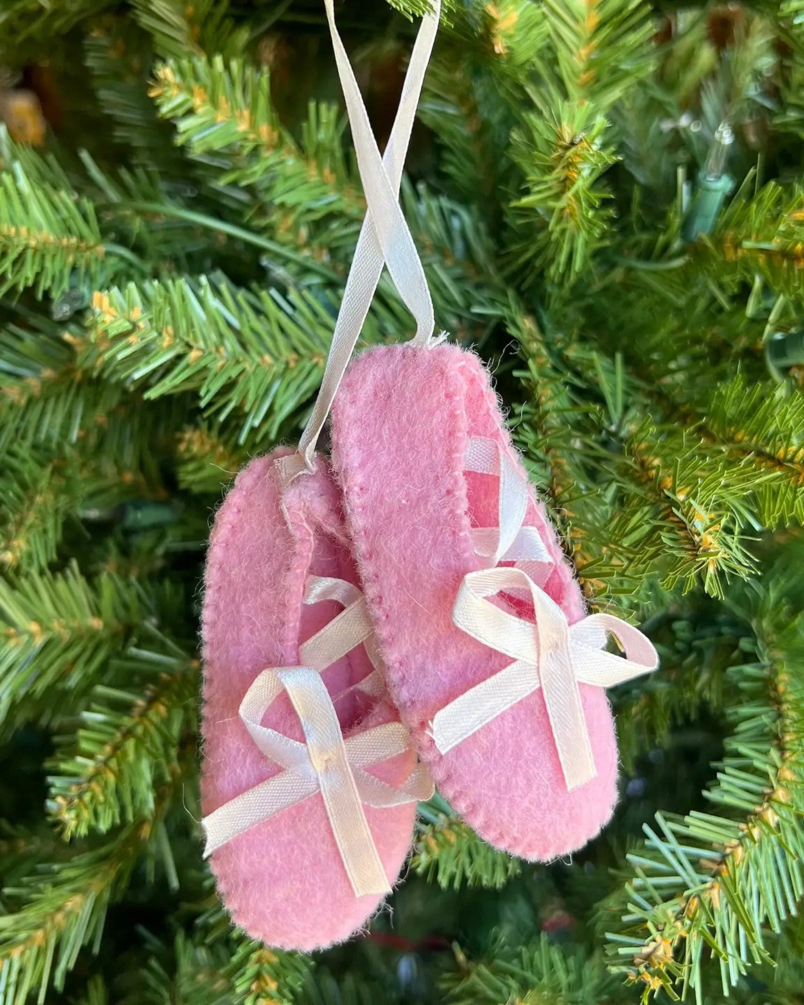 WOOL ORNAMENT - BALLET SHOES