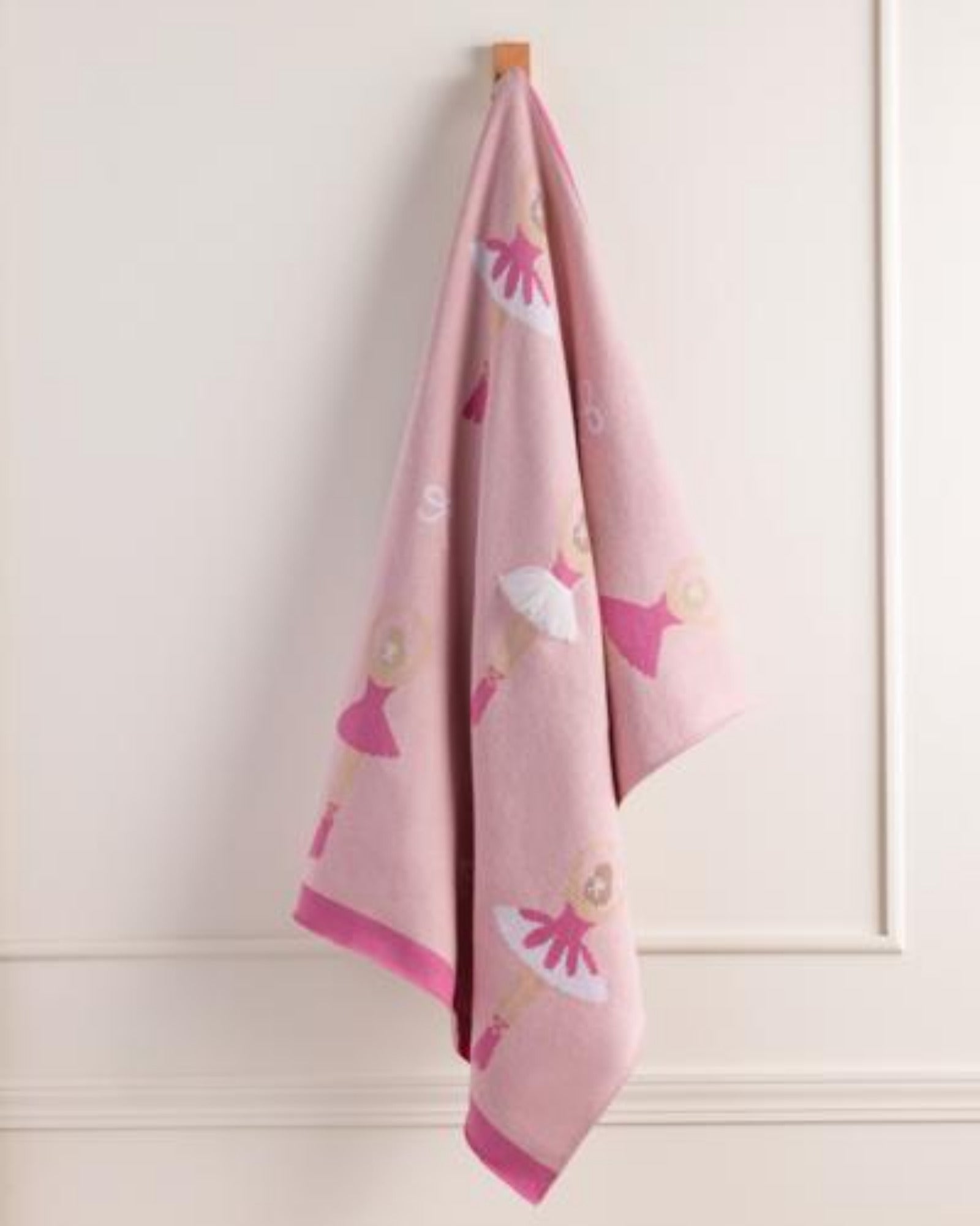 BALLERINA KNIT BLANKET